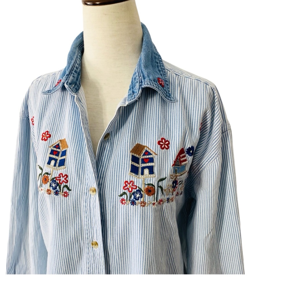 VINTAGE 90s Embroidered Birdhouse Top